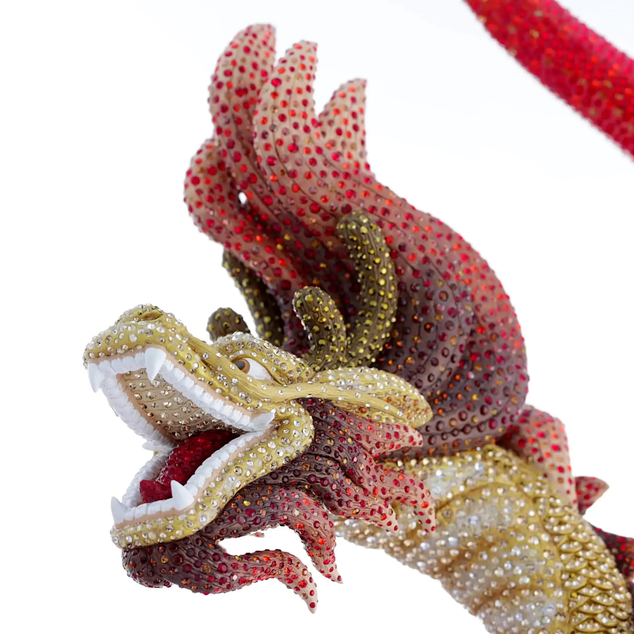 crystal-myriad-dragon-swarovski-5669928-4.webp