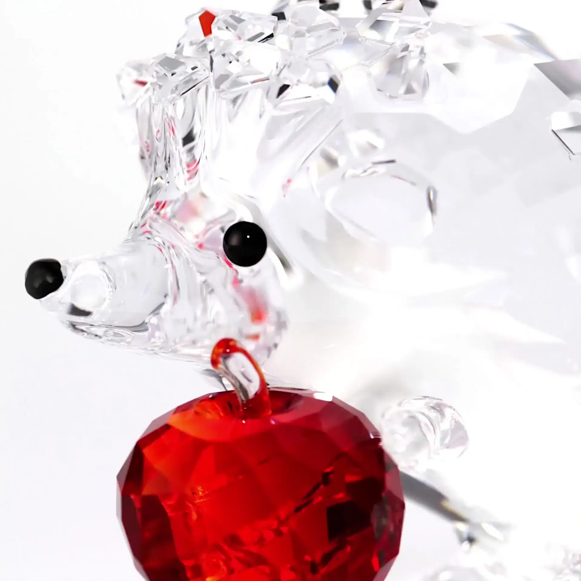 hedgehog-with-apple-swarovski-5706255-2.webp