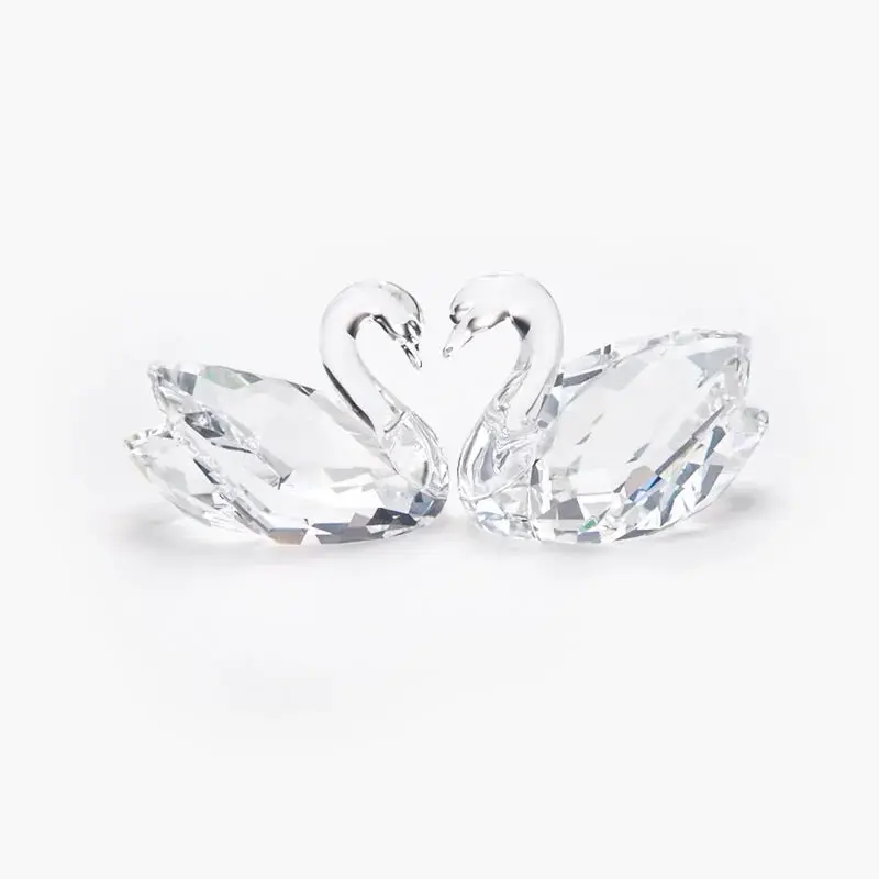 swan-couple-swarovski-5728084-2.webp